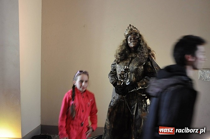 Zdjęcie w galerii na portalu naszraciborz.pl: Tysiące mieszkańców powiatu na zamkowym jarmarku i biesiadzie kabaretowej wiadomości z regionu