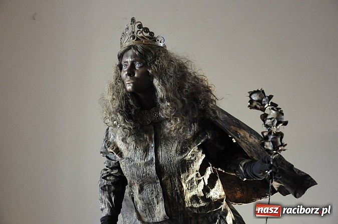 Zdjęcie w galerii na portalu naszraciborz.pl: Tysiące mieszkańców powiatu na zamkowym jarmarku i biesiadzie kabaretowej wiadomości z regionu