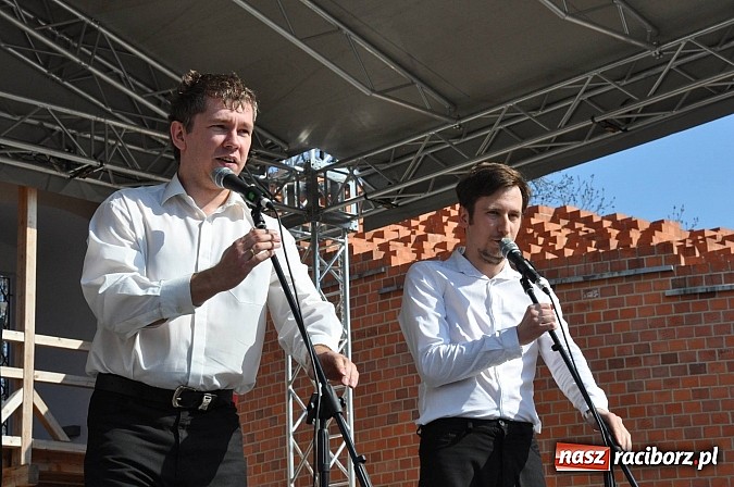 Zdjęcie w galerii na portalu naszraciborz.pl: Tysiące mieszkańców powiatu na zamkowym jarmarku i biesiadzie kabaretowej wiadomości z regionu