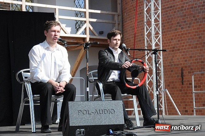 Zdjęcie w galerii na portalu naszraciborz.pl: Tysiące mieszkańców powiatu na zamkowym jarmarku i biesiadzie kabaretowej wiadomości z regionu