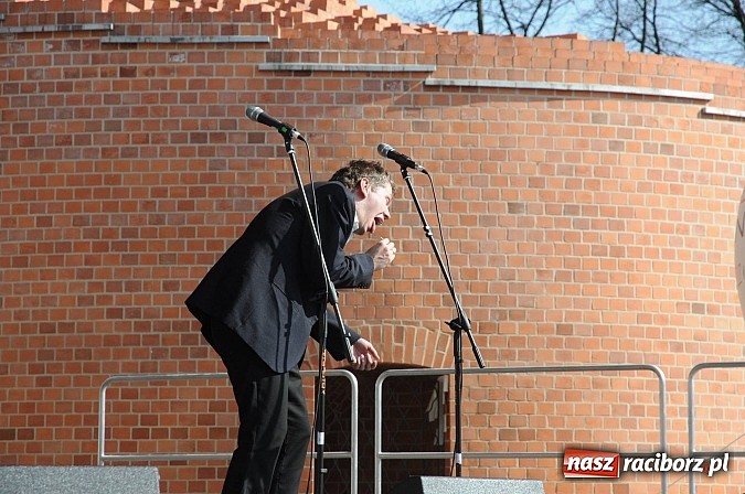 Zdjęcie w galerii na portalu naszraciborz.pl: Tysiące mieszkańców powiatu na zamkowym jarmarku i biesiadzie kabaretowej wiadomości z regionu