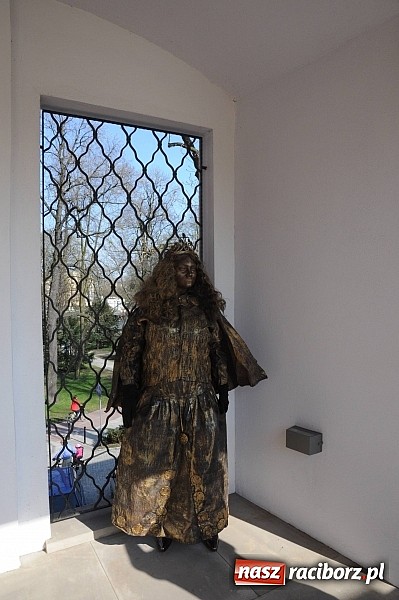 Zdjęcie w galerii na portalu naszraciborz.pl: Tysiące mieszkańców powiatu na zamkowym jarmarku i biesiadzie kabaretowej wiadomości z regionu