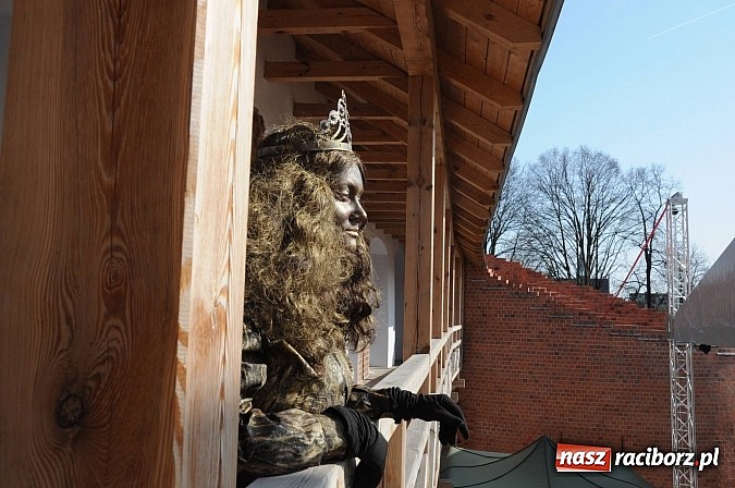 Zdjęcie w galerii na portalu naszraciborz.pl: Tysiące mieszkańców powiatu na zamkowym jarmarku i biesiadzie kabaretowej wiadomości z regionu