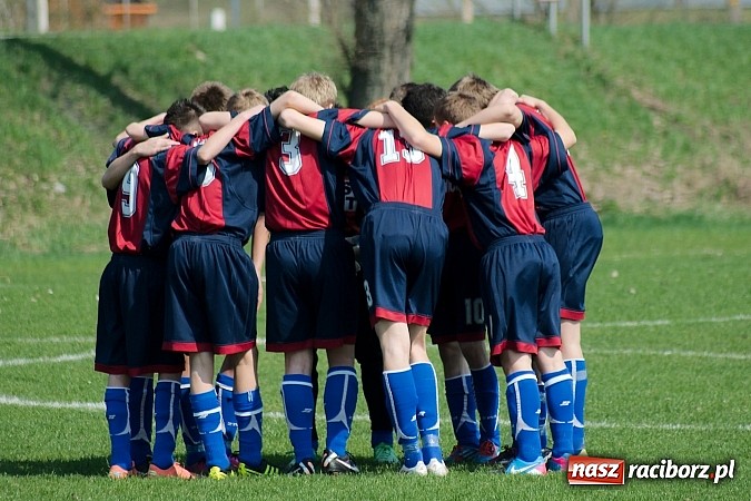 Zdjęcie w galerii na portalu naszraciborz.pl: Podział punktów w juniorskich derbach wiadomości z regionu