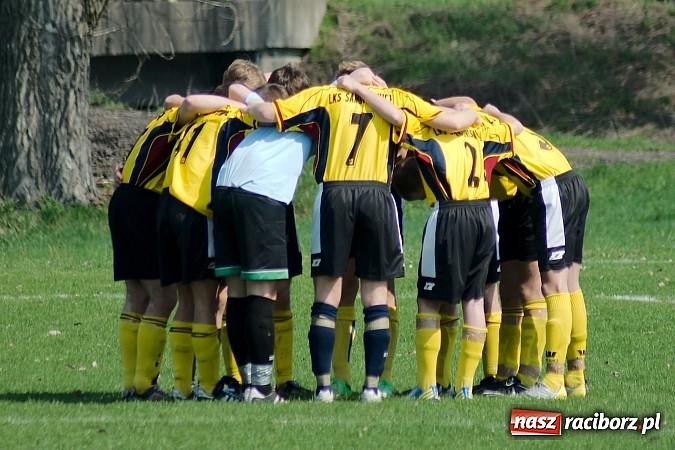 Zdjęcie w galerii na portalu naszraciborz.pl: Podział punktów w juniorskich derbach wiadomości z regionu