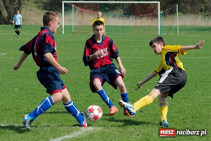 Zdjęcie w galerii na portalu naszraciborz.pl: Podział punktów w juniorskich derbach wiadomości z regionu
