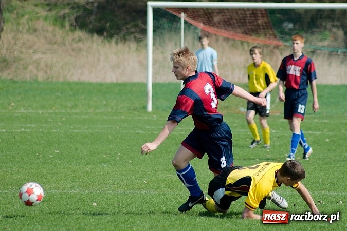 Zdjęcie w galerii na portalu naszraciborz.pl: Podział punktów w juniorskich derbach wiadomości z regionu