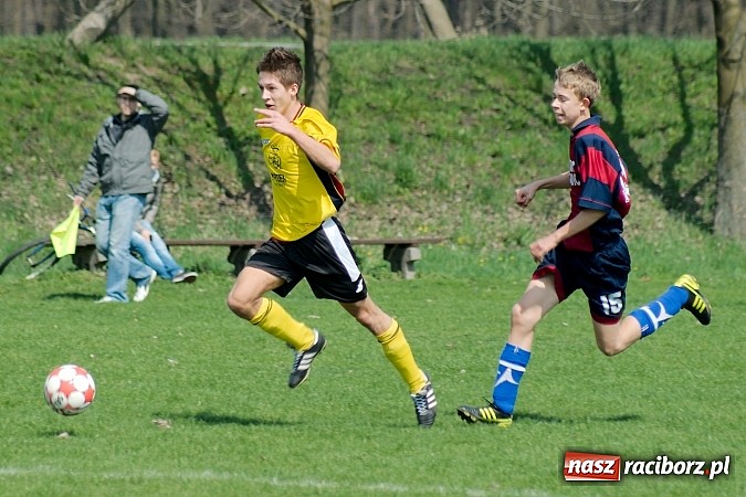 Zdjęcie w galerii na portalu naszraciborz.pl: Podział punktów w juniorskich derbach wiadomości z regionu