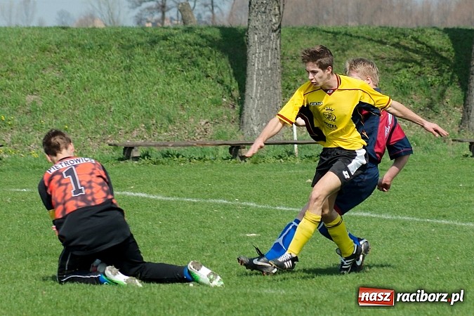 Zdjęcie w galerii na portalu naszraciborz.pl: Podział punktów w juniorskich derbach wiadomości z regionu
