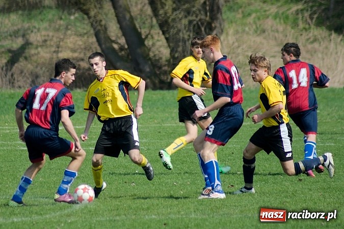 Zdjęcie w galerii na portalu naszraciborz.pl: Podział punktów w juniorskich derbach wiadomości z regionu