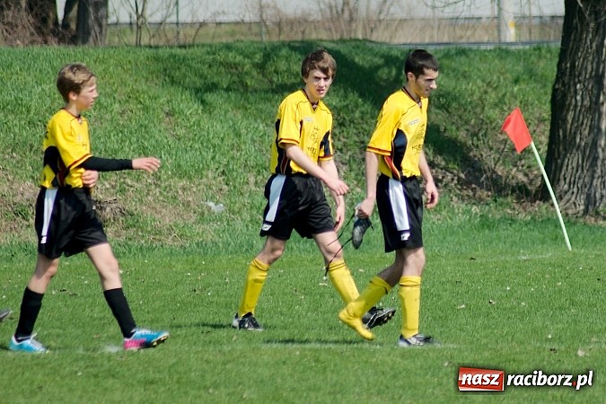 Zdjęcie w galerii na portalu naszraciborz.pl: Podział punktów w juniorskich derbach wiadomości z regionu