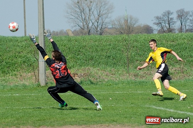 Zdjęcie w galerii na portalu naszraciborz.pl: Podział punktów w juniorskich derbach wiadomości z regionu