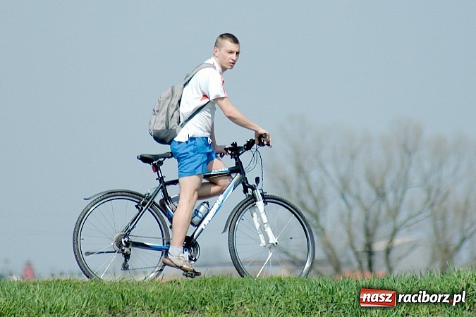 Zdjęcie w galerii na portalu naszraciborz.pl: Podział punktów w juniorskich derbach wiadomości z regionu