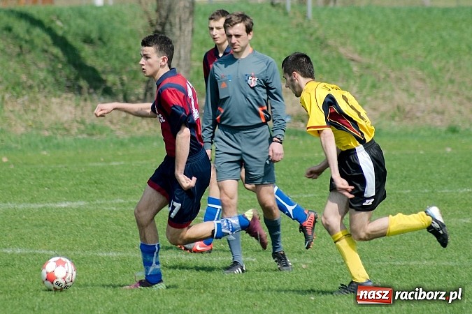 Zdjęcie w galerii na portalu naszraciborz.pl: Podział punktów w juniorskich derbach wiadomości z regionu
