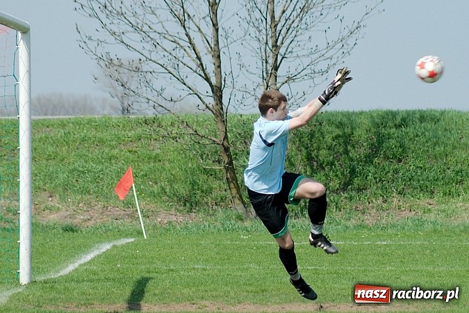 Zdjęcie w galerii na portalu naszraciborz.pl: Podział punktów w juniorskich derbach wiadomości z regionu