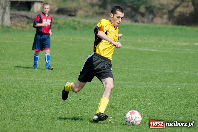Zdjęcie w galerii na portalu naszraciborz.pl: Podział punktów w juniorskich derbach wiadomości z regionu