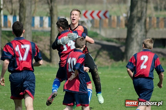 Zdjęcie w galerii na portalu naszraciborz.pl: Podział punktów w juniorskich derbach wiadomości z regionu