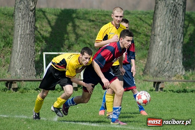 Zdjęcie w galerii na portalu naszraciborz.pl: Podział punktów w juniorskich derbach wiadomości z regionu