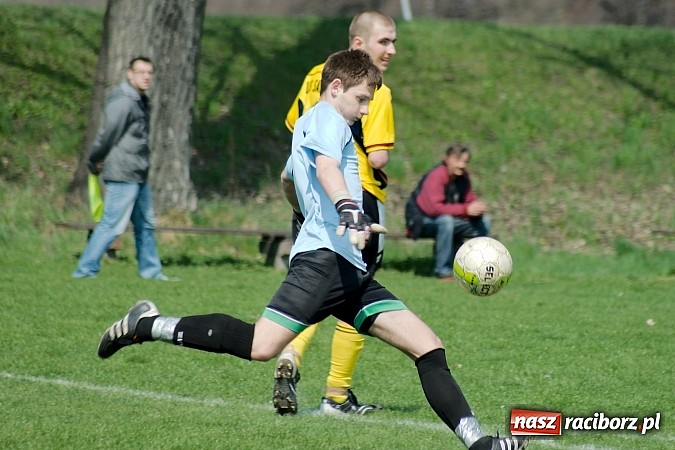 Zdjęcie w galerii na portalu naszraciborz.pl: Podział punktów w juniorskich derbach wiadomości z regionu