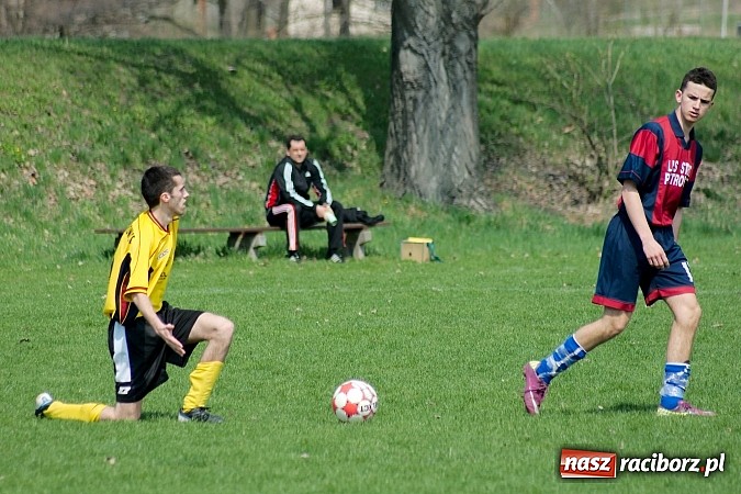 Zdjęcie w galerii na portalu naszraciborz.pl: Podział punktów w juniorskich derbach wiadomości z regionu