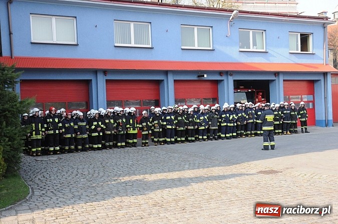 Zdjęcie w galerii na portalu naszraciborz.pl: Manewry 2013 - pożar w SGL Carbon. W akcji kilkadziesiąt zastępów z Polski i Czech wiadomości z regionu