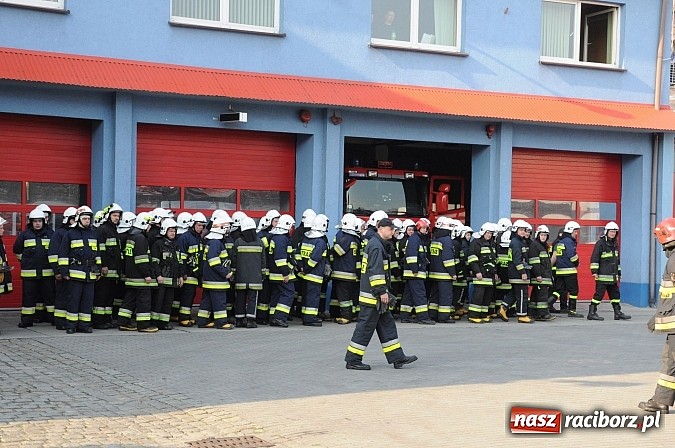 Zdjęcie w galerii na portalu naszraciborz.pl: Manewry 2013 - pożar w SGL Carbon. W akcji kilkadziesiąt zastępów z Polski i Czech wiadomości z regionu