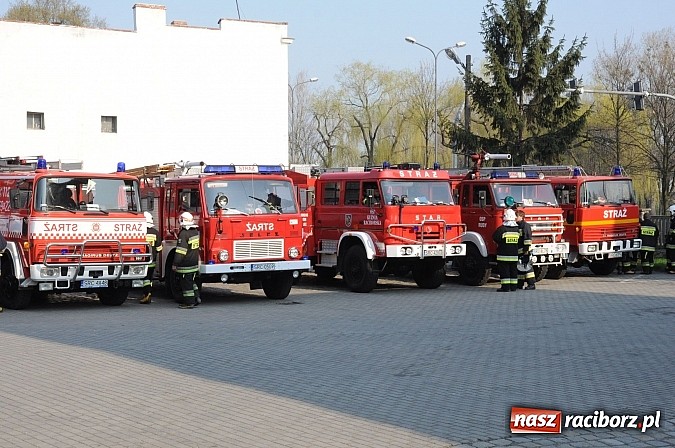 Zdjęcie w galerii na portalu naszraciborz.pl: Manewry 2013 - pożar w SGL Carbon. W akcji kilkadziesiąt zastępów z Polski i Czech wiadomości z regionu