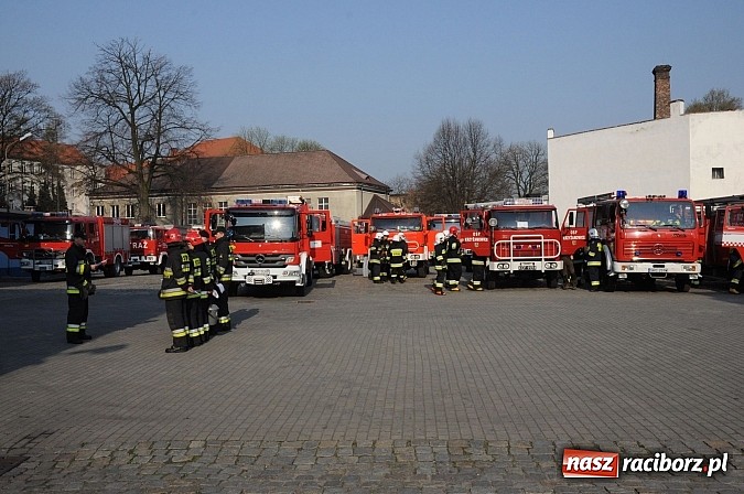Zdjęcie w galerii na portalu naszraciborz.pl: Manewry 2013 - pożar w SGL Carbon. W akcji kilkadziesiąt zastępów z Polski i Czech wiadomości z regionu