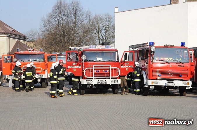 Zdjęcie w galerii na portalu naszraciborz.pl: Manewry 2013 - pożar w SGL Carbon. W akcji kilkadziesiąt zastępów z Polski i Czech wiadomości z regionu