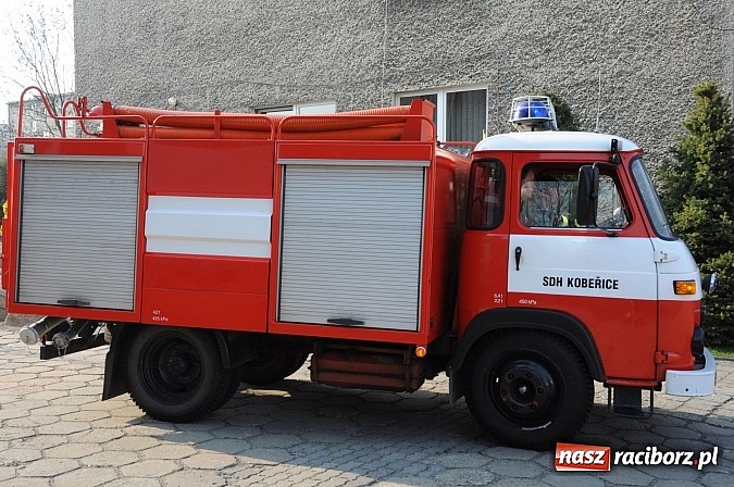Zdjęcie w galerii na portalu naszraciborz.pl: Manewry 2013 - pożar w SGL Carbon. W akcji kilkadziesiąt zastępów z Polski i Czech wiadomości z regionu