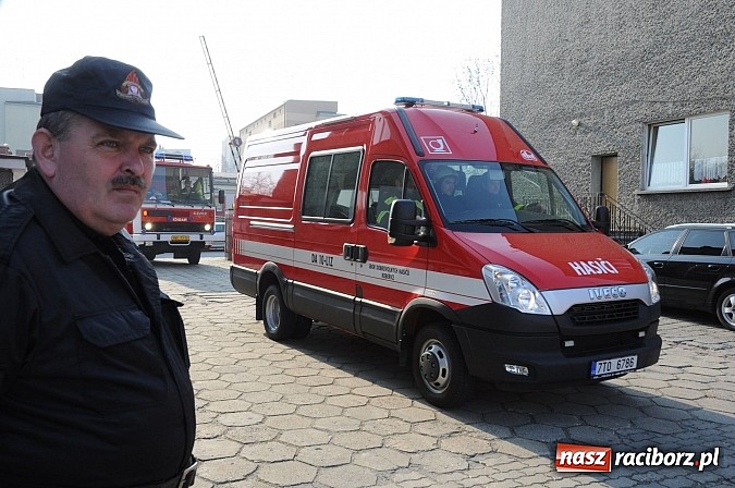 Zdjęcie w galerii na portalu naszraciborz.pl: Manewry 2013 - pożar w SGL Carbon. W akcji kilkadziesiąt zastępów z Polski i Czech wiadomości z regionu