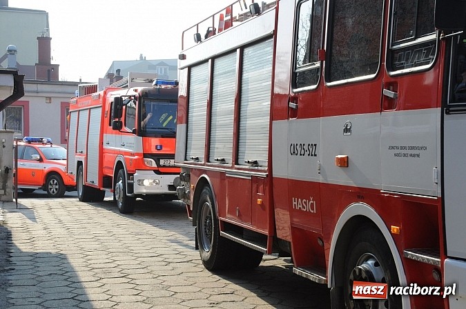 Zdjęcie w galerii na portalu naszraciborz.pl: Manewry 2013 - pożar w SGL Carbon. W akcji kilkadziesiąt zastępów z Polski i Czech wiadomości z regionu