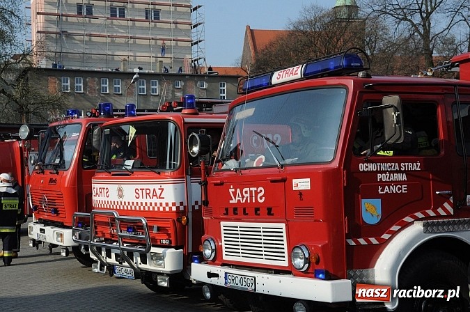 Zdjęcie w galerii na portalu naszraciborz.pl: Manewry 2013 - pożar w SGL Carbon. W akcji kilkadziesiąt zastępów z Polski i Czech wiadomości z regionu