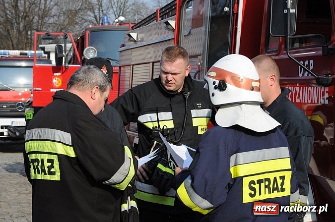 Zdjęcie w galerii na portalu naszraciborz.pl: Manewry 2013 - pożar w SGL Carbon. W akcji kilkadziesiąt zastępów z Polski i Czech wiadomości z regionu