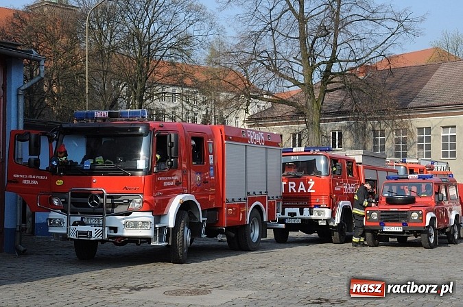 Zdjęcie w galerii na portalu naszraciborz.pl: Manewry 2013 - pożar w SGL Carbon. W akcji kilkadziesiąt zastępów z Polski i Czech wiadomości z regionu