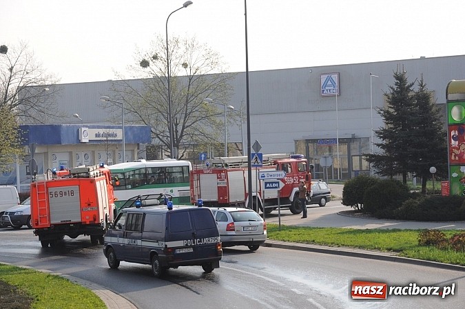 Zdjęcie w galerii na portalu naszraciborz.pl: Manewry 2013 - pożar w SGL Carbon. W akcji kilkadziesiąt zastępów z Polski i Czech wiadomości z regionu