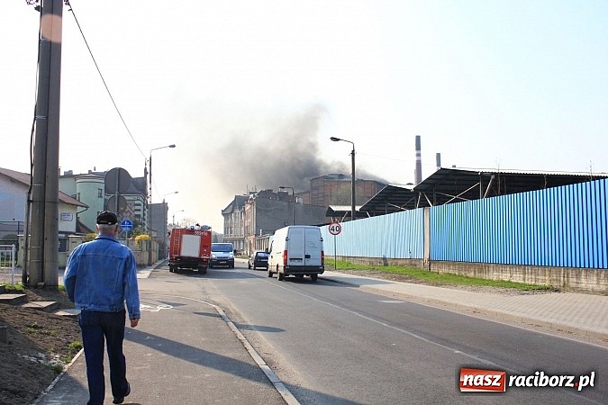 Zdjęcie w galerii na portalu naszraciborz.pl: Manewry 2013 - pożar w SGL Carbon. W akcji kilkadziesiąt zastępów z Polski i Czech wiadomości z regionu
