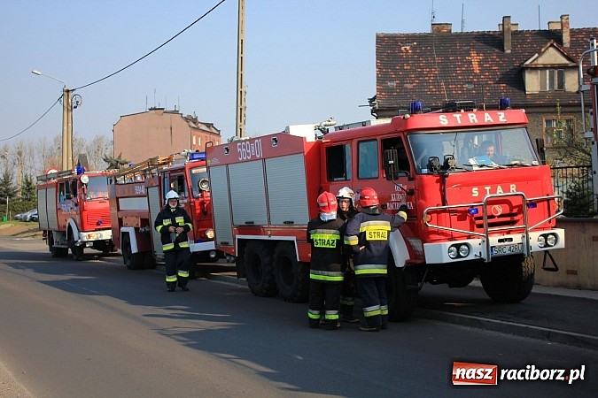 Zdjęcie w galerii na portalu naszraciborz.pl: Manewry 2013 - pożar w SGL Carbon. W akcji kilkadziesiąt zastępów z Polski i Czech wiadomości z regionu