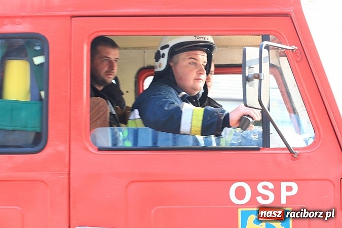 Zdjęcie w galerii na portalu naszraciborz.pl: Manewry 2013 - pożar w SGL Carbon. W akcji kilkadziesiąt zastępów z Polski i Czech wiadomości z regionu