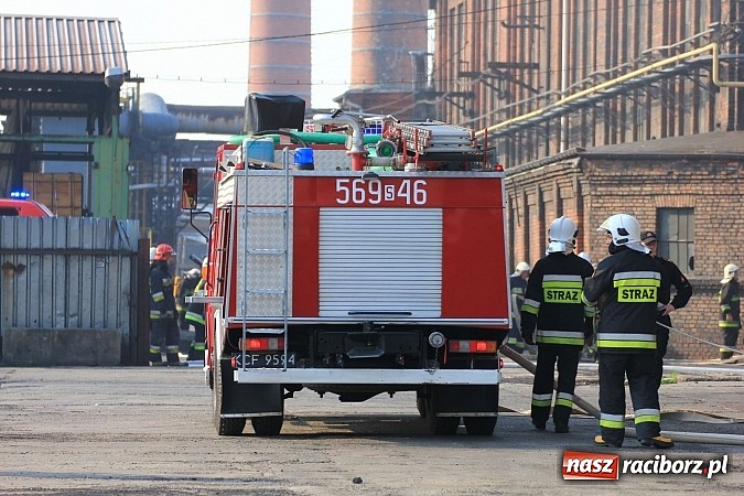Zdjęcie w galerii na portalu naszraciborz.pl: Manewry 2013 - pożar w SGL Carbon. W akcji kilkadziesiąt zastępów z Polski i Czech wiadomości z regionu