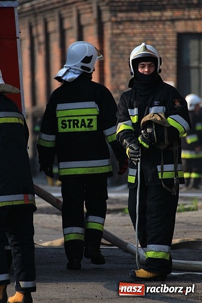 Zdjęcie w galerii na portalu naszraciborz.pl: Manewry 2013 - pożar w SGL Carbon. W akcji kilkadziesiąt zastępów z Polski i Czech wiadomości z regionu