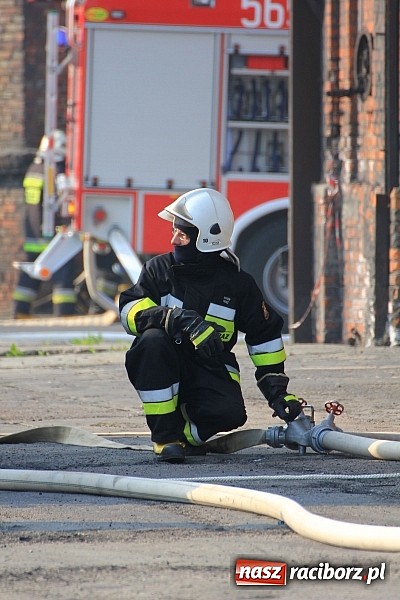 Zdjęcie w galerii na portalu naszraciborz.pl: Manewry 2013 - pożar w SGL Carbon. W akcji kilkadziesiąt zastępów z Polski i Czech wiadomości z regionu