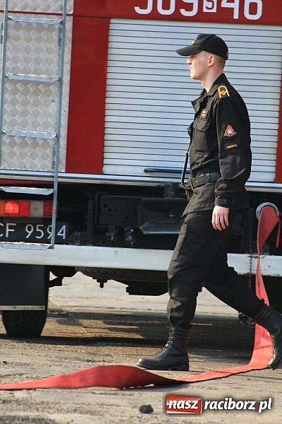 Zdjęcie w galerii na portalu naszraciborz.pl: Manewry 2013 - pożar w SGL Carbon. W akcji kilkadziesiąt zastępów z Polski i Czech wiadomości z regionu