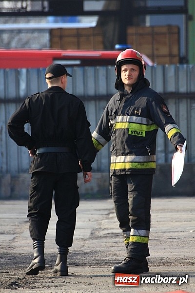 Zdjęcie w galerii na portalu naszraciborz.pl: Manewry 2013 - pożar w SGL Carbon. W akcji kilkadziesiąt zastępów z Polski i Czech wiadomości z regionu