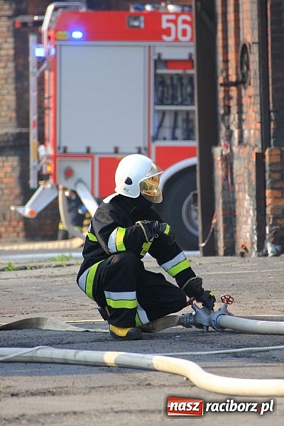 Zdjęcie w galerii na portalu naszraciborz.pl: Manewry 2013 - pożar w SGL Carbon. W akcji kilkadziesiąt zastępów z Polski i Czech wiadomości z regionu