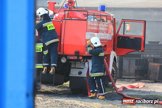 Zdjęcie w galerii na portalu naszraciborz.pl: Manewry 2013 - pożar w SGL Carbon. W akcji kilkadziesiąt zastępów z Polski i Czech wiadomości z regionu