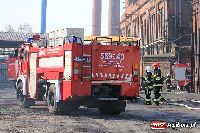 Zdjęcie w galerii na portalu naszraciborz.pl: Manewry 2013 - pożar w SGL Carbon. W akcji kilkadziesiąt zastępów z Polski i Czech wiadomości z regionu