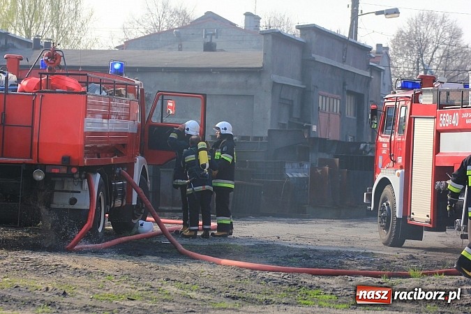 Zdjęcie w galerii na portalu naszraciborz.pl: Manewry 2013 - pożar w SGL Carbon. W akcji kilkadziesiąt zastępów z Polski i Czech wiadomości z regionu