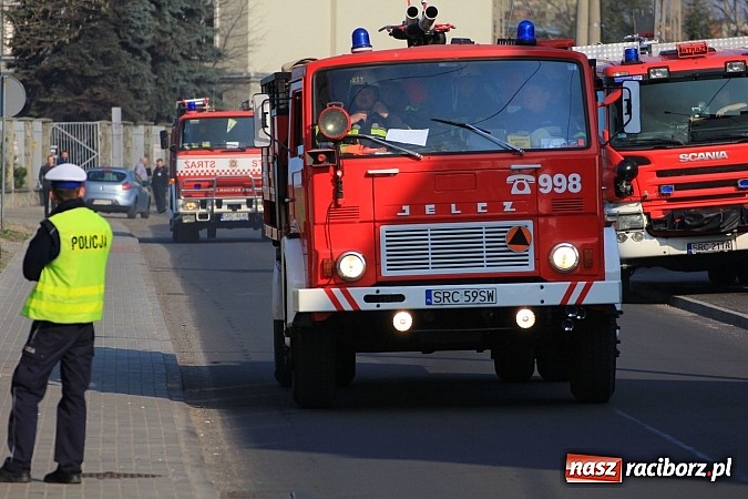 Zdjęcie w galerii na portalu naszraciborz.pl: Manewry 2013 - pożar w SGL Carbon. W akcji kilkadziesiąt zastępów z Polski i Czech wiadomości z regionu