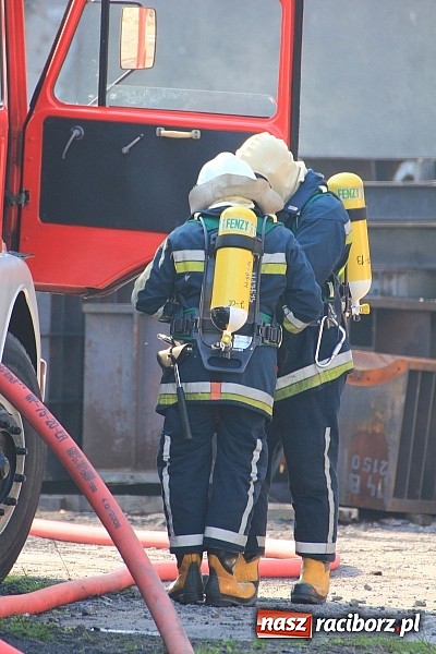 Zdjęcie w galerii na portalu naszraciborz.pl: Manewry 2013 - pożar w SGL Carbon. W akcji kilkadziesiąt zastępów z Polski i Czech wiadomości z regionu